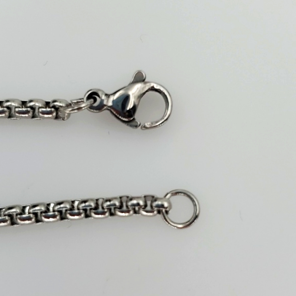 Celtic Knot Silver Tone Chain Pendant Necklace - Picture 6 of 6